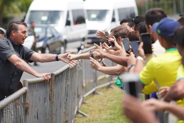 Estadao's tweet photo. Lula diz que ato de Bolsonaro no Recife foi 'um fiasco' porque 'ele não gosta de nordestino'; assista no Feed Estadão (via @EstadaoPolitica) https://t.co/isyoYzZ1Po https://t.co/DH4DqWiumC