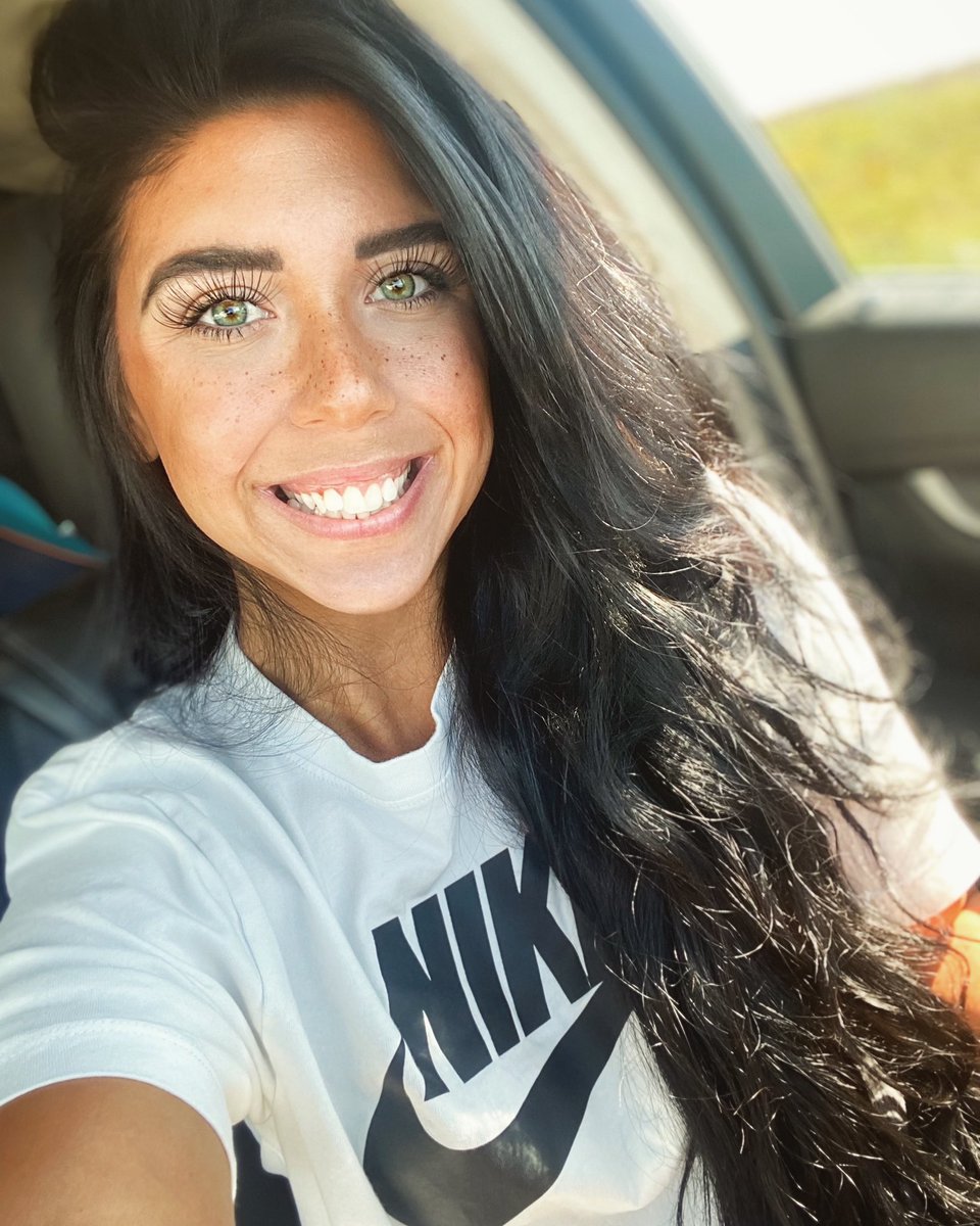 dustiray_'s tweet photo. My Daddy said I looked pretty today so  I took a selfie 🤪 https://t.co/J6qfSEcZGp