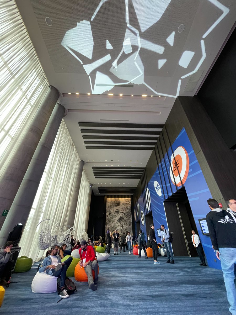 Consensys's tweet photo. It's lunch time at #ConsenSysConnect 🇨🇴
Hang around, lounge with frens, play a game or two😉 https://t.co/Q7SBWs3Nzn