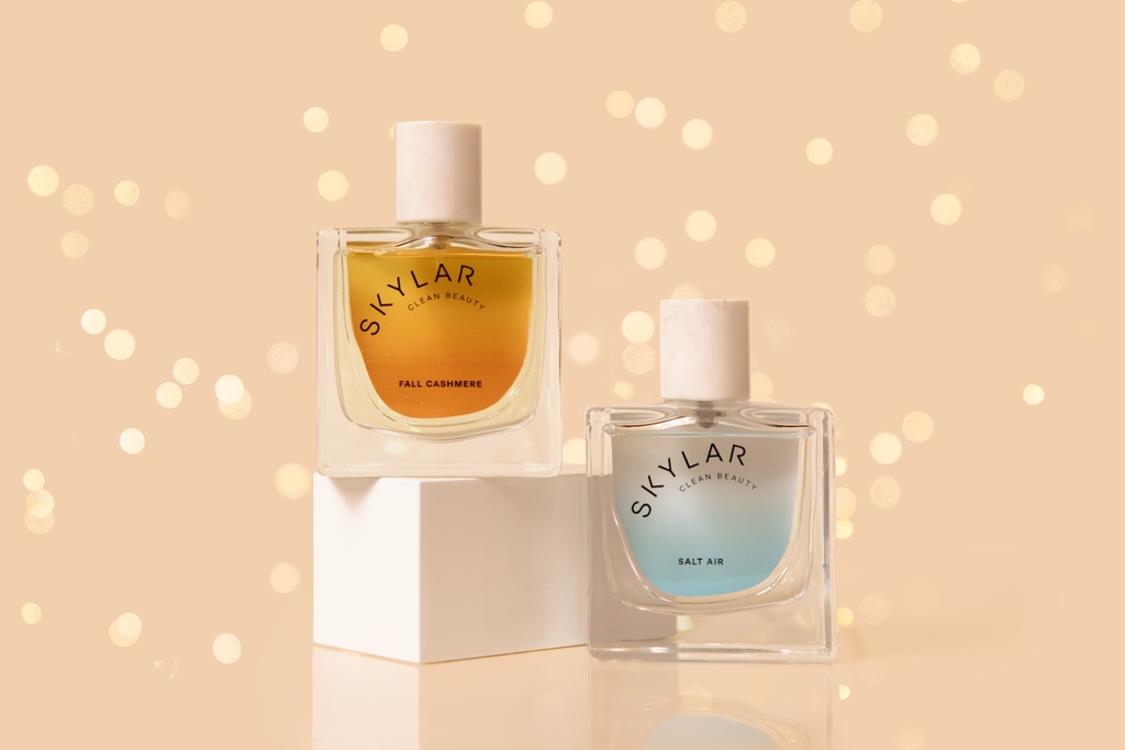 HelloSkylar_'s tweet photo. Creating your dream duo is now that much better. Get one for yourself and give one as a gift! For a limited time holiday special get two full size scents for only $120 - comment below and let us know what duo you are ordering!

https://t.co/1SgDiz4DXE

#fragrance #skylar https://t.co/aZNKt6U5lz