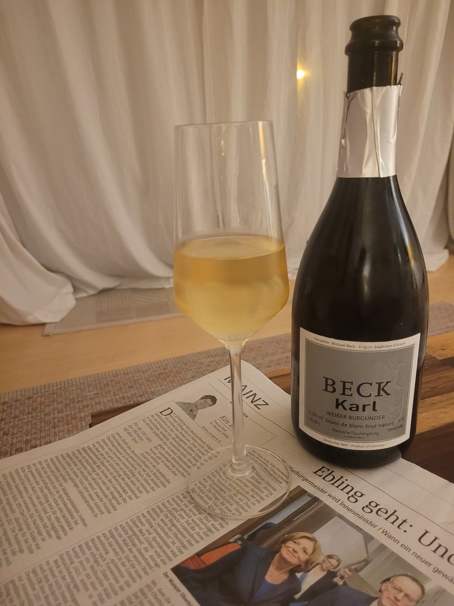 WinewalkM's tweet photo. Die deutsche Antwort auf #Champagner. Sekt nature brut vom #Weißburgunder. Birne Brioche leichte Cremigkeit. #Geilerstoff Weingut Beck Stadecken Elsheim. Es gibt immer was zu Feiern! https://t.co/TtMkj2q8TV