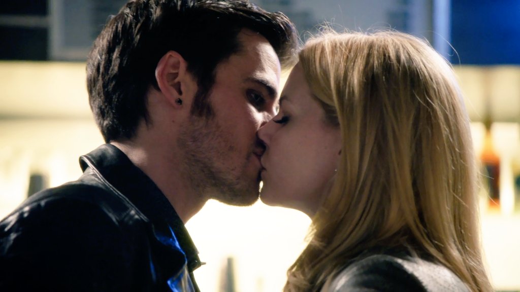 EnchantedSwans's tweet photo. ✨ CS Collection
CS kisses | 4x11-12
🔥🧡
#captainswan #emmaswan #killianjones #jennifermorrison #colinodonoghue #onceuponatime #ouats4 #cscollection #cskiss #captainswankiss #captainswankisses https://t.co/nKOYukaFyE