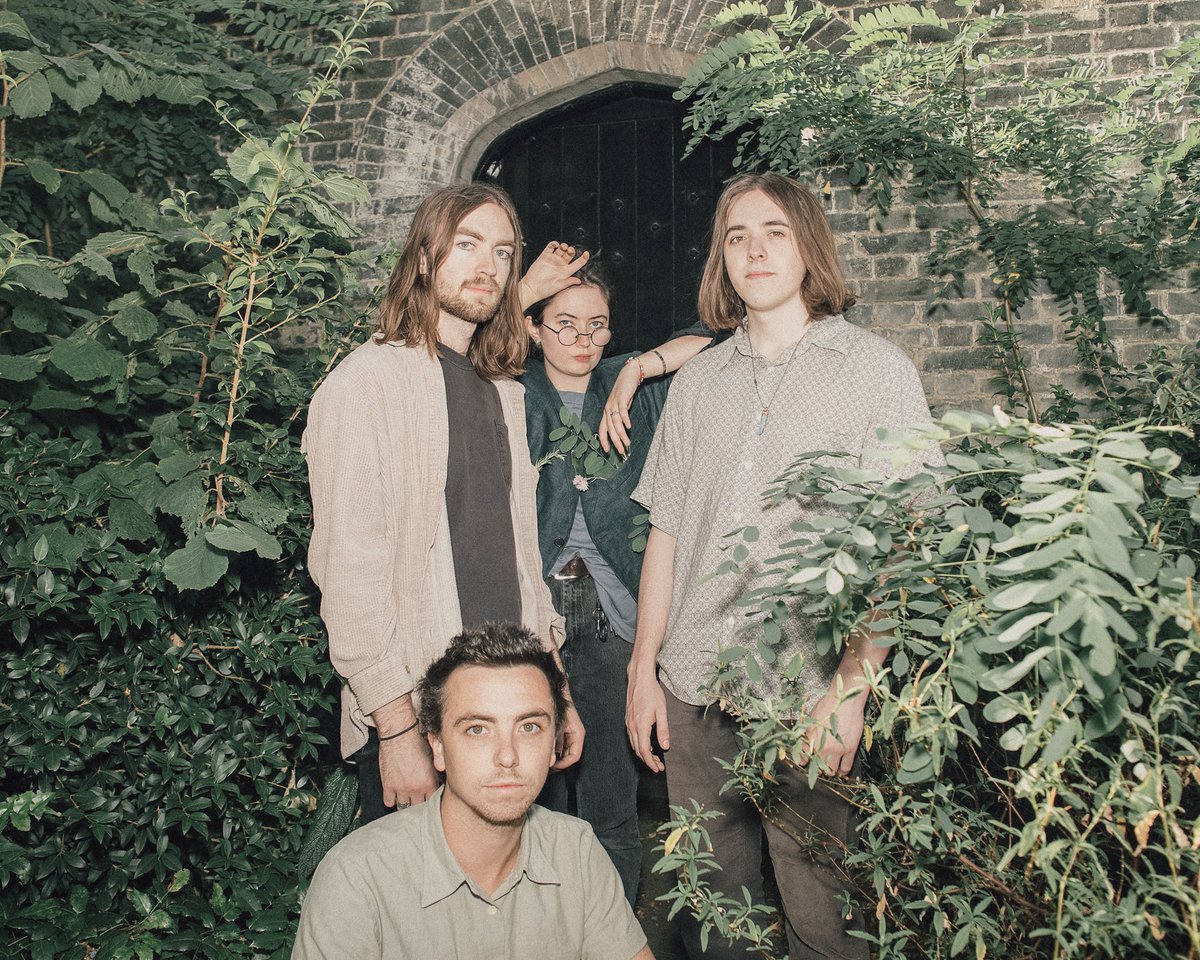 hidinginplaces's tweet photo. https://t.co/RyGx3gGS8h new song out today!! https://t.co/8raQZ6yCO1