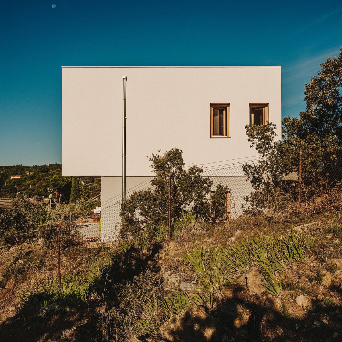 Arqenblanco's tweet photo. Casa en Monte el Pardo - Slow Studio 
Imagen: Salva López
________________________________
#casa #slowstudio #salvalopez #torrelodones #madrid #españa #arquitecturaespaña #arquitecturaenblanco #arquitecturaespañola #arquitectura #architecture #archdaily https://t.co/6YbOtAzEVr