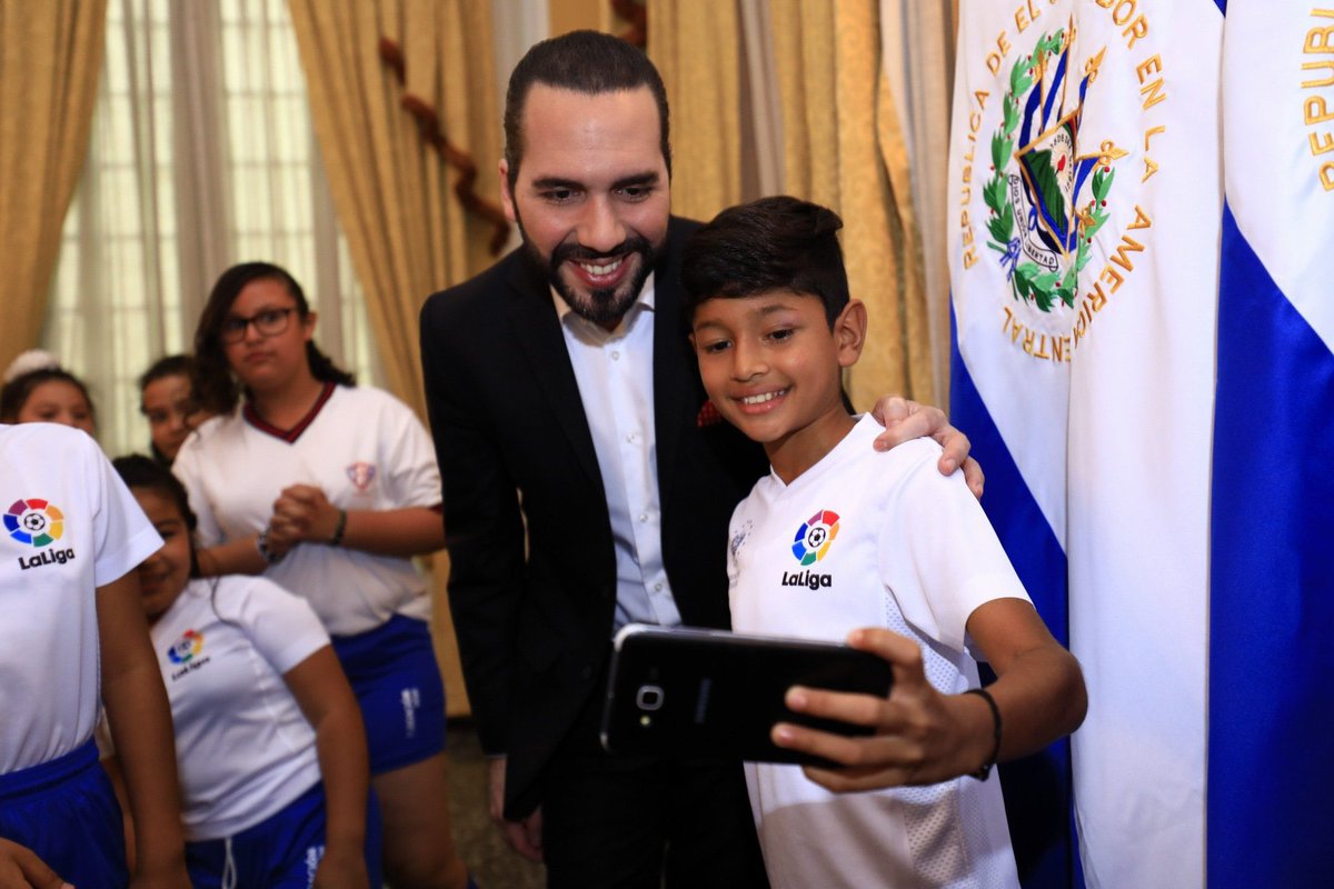 HenryFloresST's tweet photo. En Santa Tecla seguimos el ejemplo de nuestro Presidente @nayibbukele, que envió niños a España con el programa LaLiga: Valores y Oportunidad. 🙏🏻 https://t.co/vXwX13radr