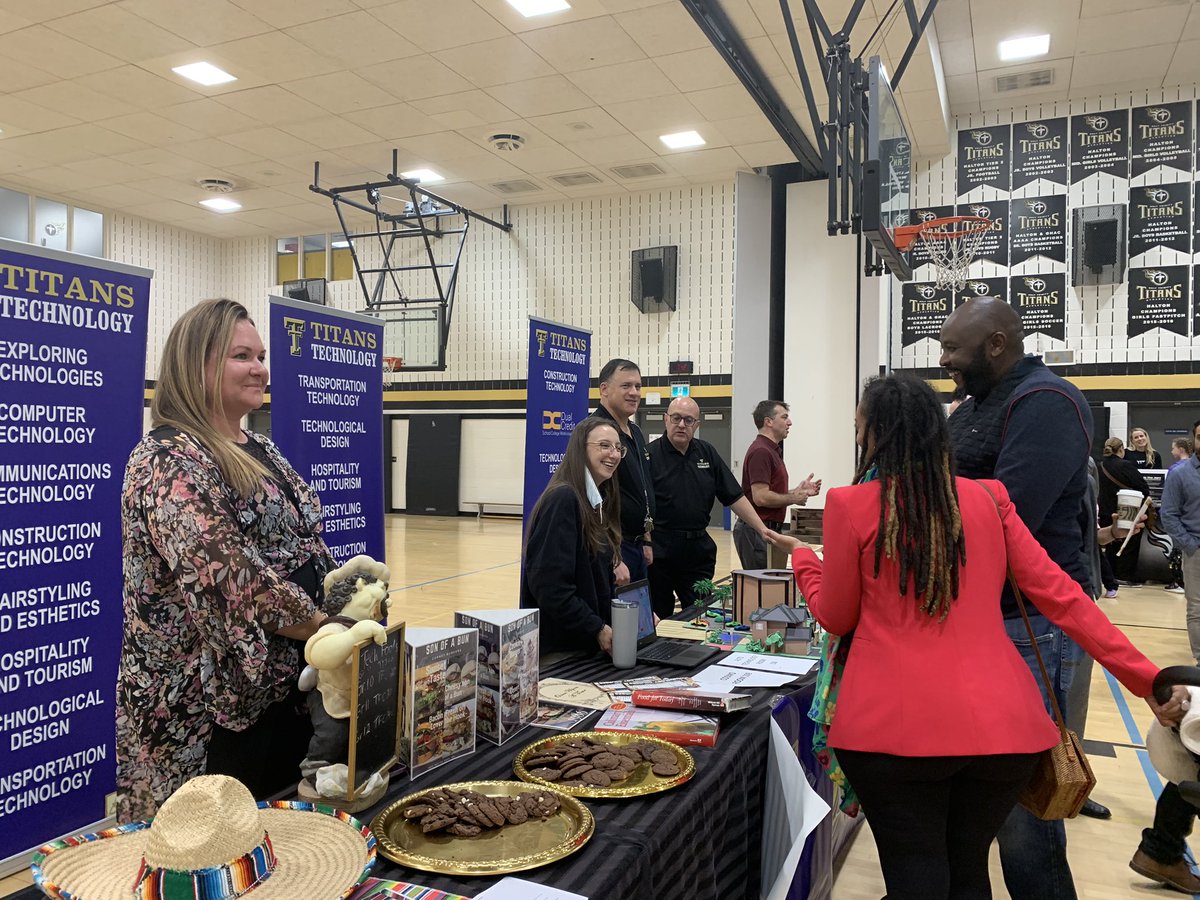 HolyTrinityOak's tweet photo. Gr. 8 Info. Night &amp; Parent Engagement Night was a huge success! So fantastic to see so many parents/families out! Thanks to all the staff &amp; students who showed such passion for everything we offer at HT! @HCDSB @dinolfon @HCDSBdirector https://t.co/qRsqjNtvJ6