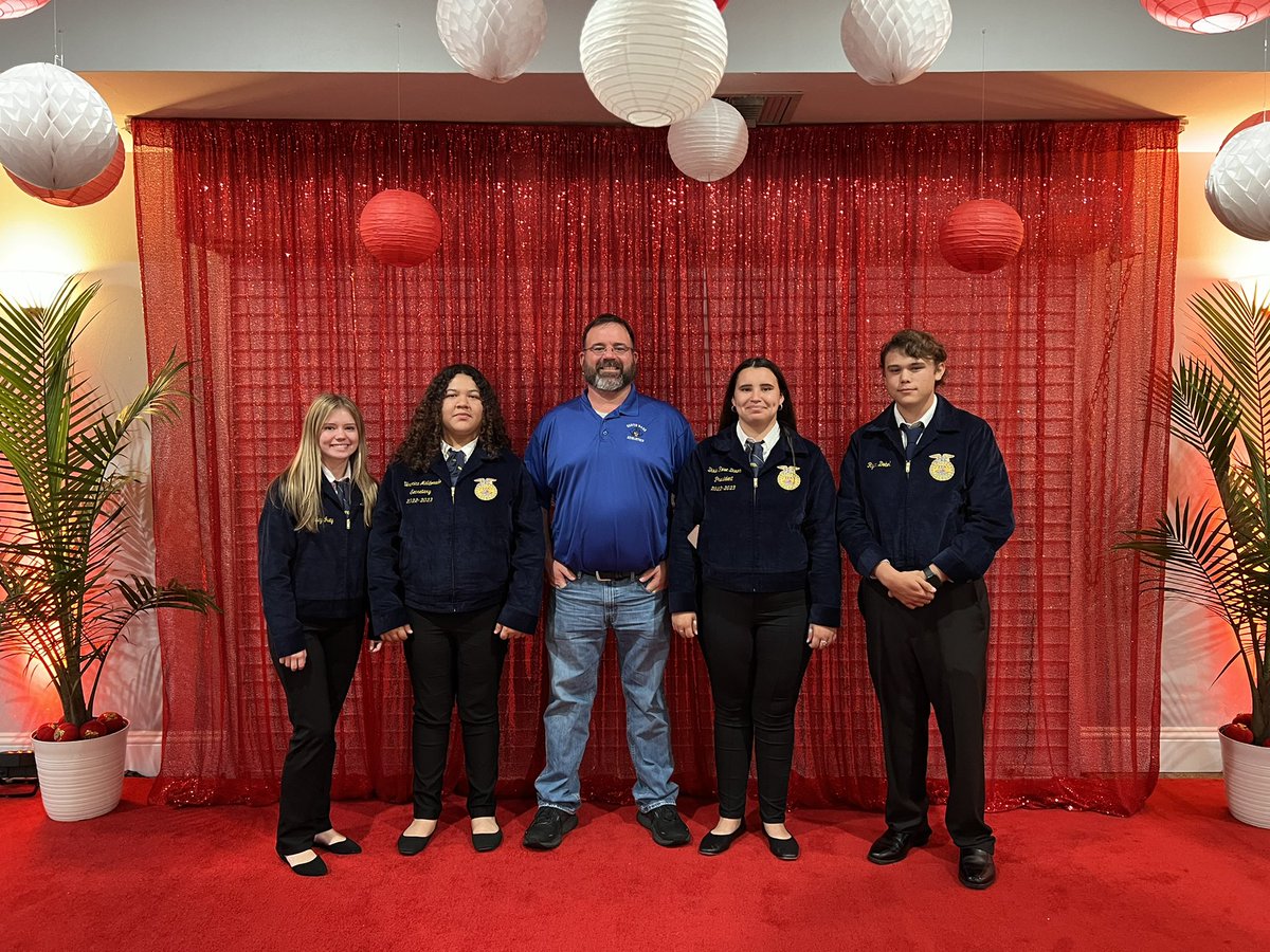 Just wanted to say congrats to our @miamiyouthfair Agriculture Ambassadors. These students will put in many hours making the agricultural department at the fair a wonderful experience for everyone who visits. @SouthDadeHS @MDCPSSouth @SDBucsMedia @SDPrincipalJCD #studentfarmers