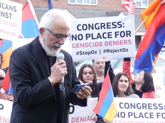 Asbarez's tweet photo. A coalition of Armenian, Jewish, Greek, and Kurdish Americans, gathered at PA Senate candidate @DrOz's headquarters to protest his refusal to recognize the Armenian Genocide and to call upon him to end his complicity in Turkey’s intl. campaign of denial. https://t.co/zr0lKqnze7 https://t.co/piAE2NFQCH