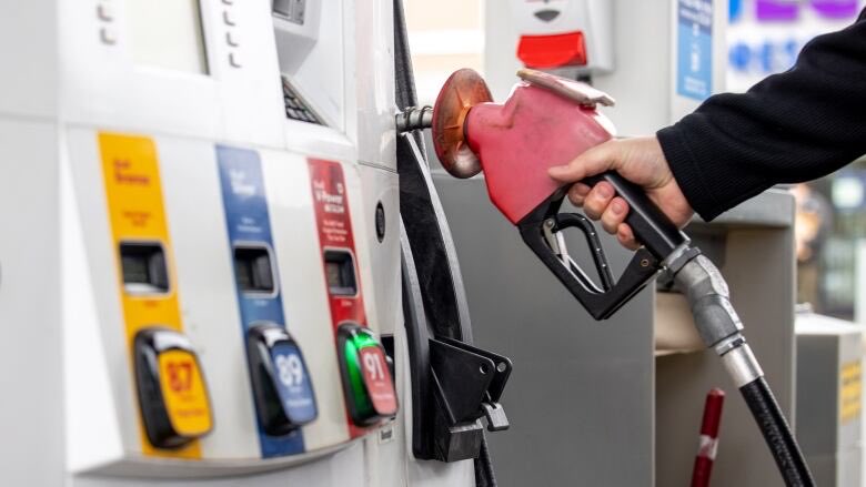 cbcjones's tweet photo. More bad news on diesel and heating oil.  Another special price increase - probably 10 cents or higher - is likely in NB for Saturday. https://t.co/4CsiYXzYTw