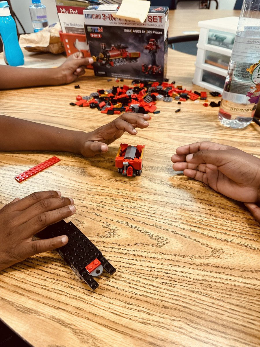 Latashajonesedu's tweet photo. Did someone say its funnn friday… Friday afternoons we work on building this 3N1 train set …Stay tuned it will take a few weeks #MonaviewMoments #primaryclass #FunFriday #stemproject #staytuned https://t.co/7cixthwokn