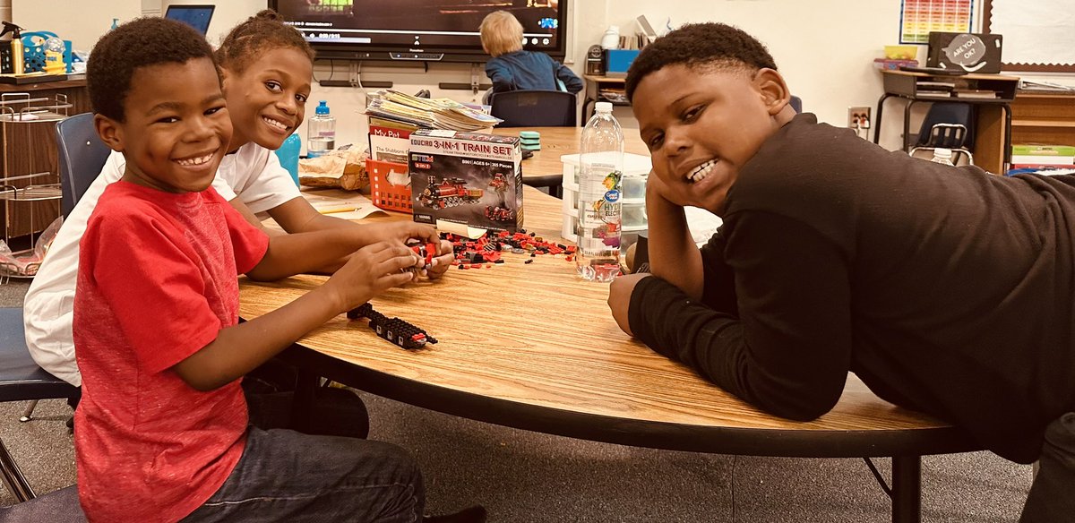 Latashajonesedu's tweet photo. Did someone say its funnn friday… Friday afternoons we work on building this 3N1 train set …Stay tuned it will take a few weeks #MonaviewMoments #primaryclass #FunFriday #stemproject #staytuned https://t.co/7cixthwokn