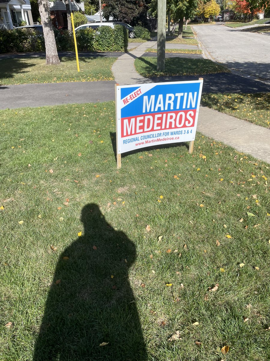 rwgrantham's tweet photo. @medeiros_martin don’t appreciate you/your team sneakily putting this on my lawn without permission/even saying anything. Honestly calls into question every other lawn sign of yours I see around #brampton #bramptonelections #undecided https://t.co/aQn1kvvZSS