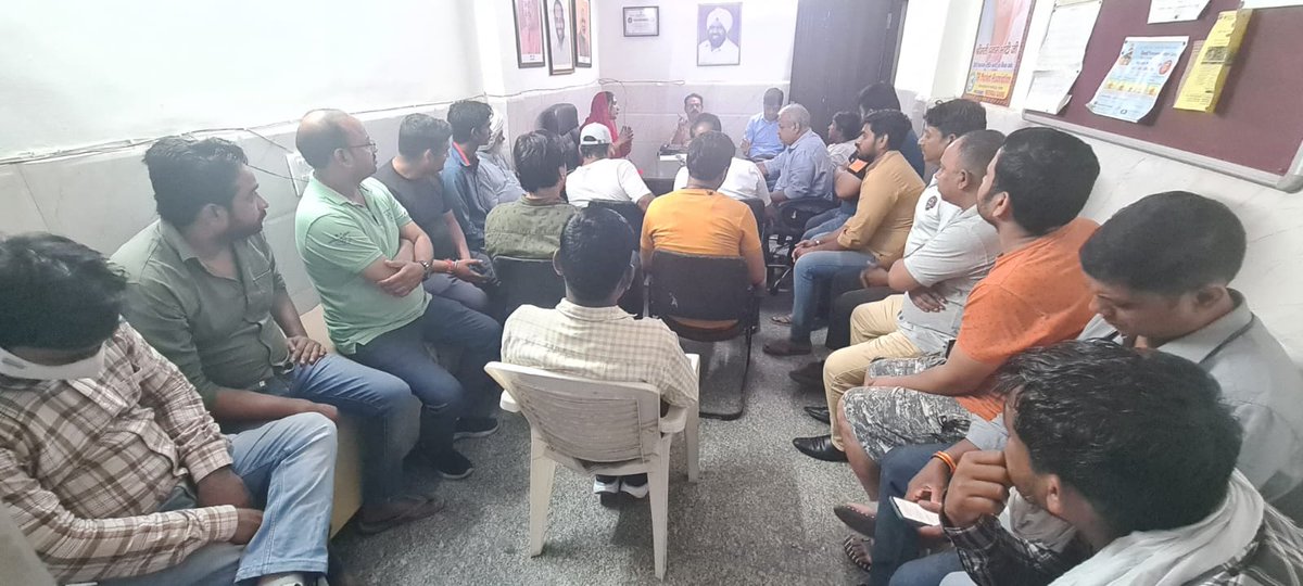 poonambhatibjp's tweet photo. पार्षद कार्यालय, तुग़लकाबाद विस्तार में रामलीला मैदान में होने वाले पंच परमेश्वर सम्मेलन, जिसमें मा. राष्ट्रीय अध्यक्ष श्री @JPNadda जी का मार्गदर्शन प्राप्त होगा,के निमित्त सभी बस्ती प्रमुखों के साथ बैठक कर आवश्यक तैयारियों के बारे में चर्चा कर योजना बनाई एवं जिम्मेदारियां बांटी https://t.co/pvvUvWrPdZ