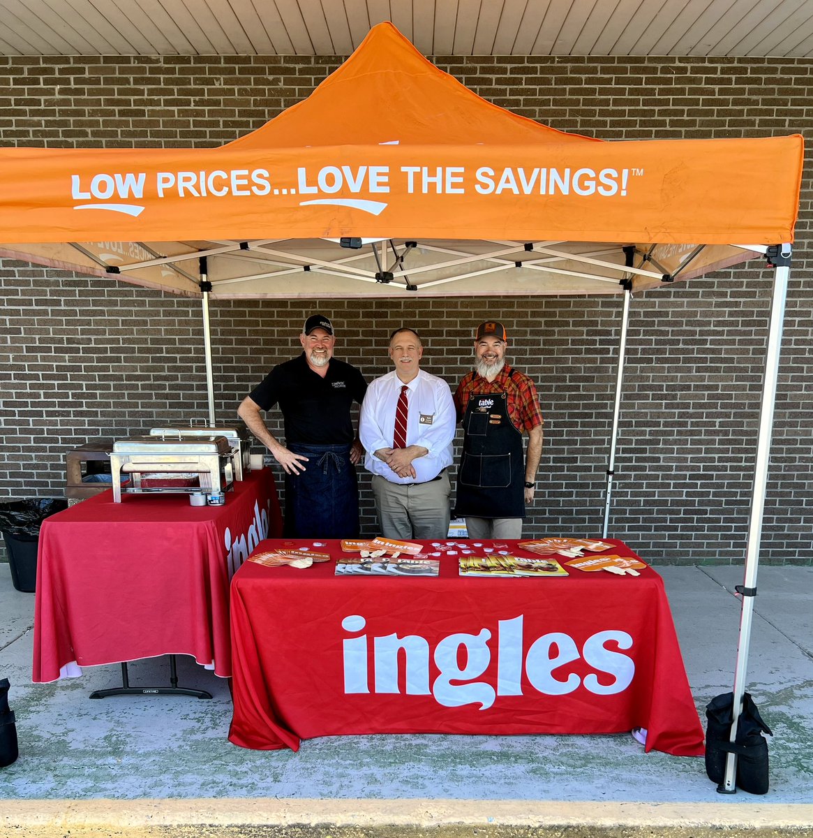 UnicoiPreserves's tweet photo. Clinton, TN! Come see us at @InglesAdvantage today from 3-6 pm! FREE samples of your tailgate faves &amp; recipe inspiration! #GoVols #inglesadvantage https://t.co/EbYzESma1F