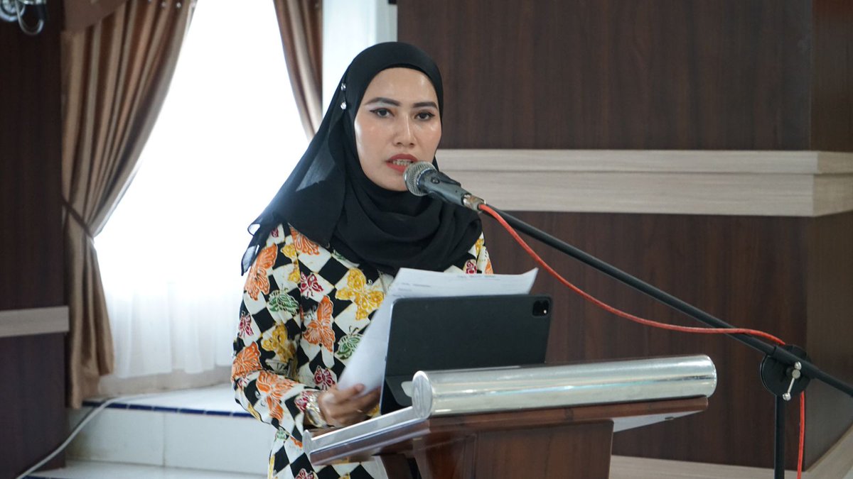 Plt Bupati Langkat H Syah Afandin SH pimpin rapat evaluasi capaian kinerja perangkat daerah. 

Afandin menegaskan akan melakukan seleksi dan evaluasi kepada jajaran serta  postur angaran serta kinerjanya, agar APBD Langkat benar-benar dirasakan masyarakat.