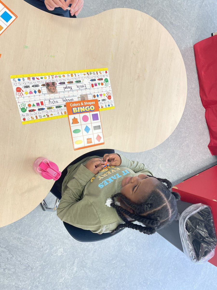 Lizcostelloabc's tweet photo. Ms. Hirsch’s students are hoping to win at shape and color bingo! They sure do know their colors and shapes! #gretchkostars #onlywb #wbmentoring @jentealteach https://t.co/N878oW7BJS
