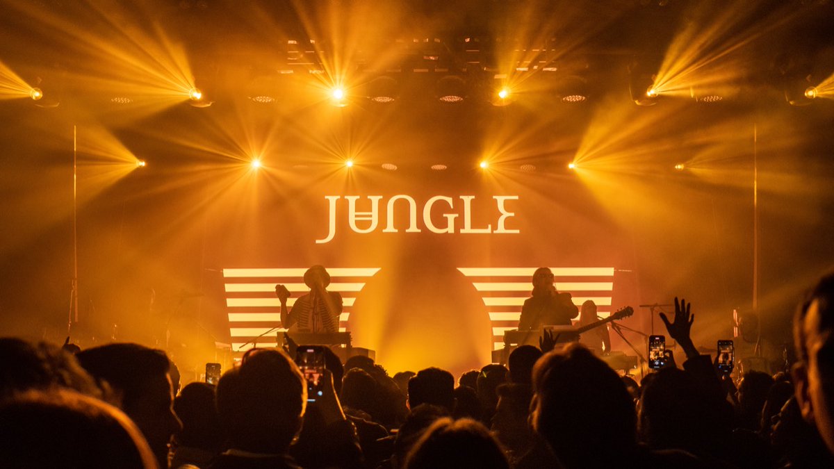 RobbReportEnEs's tweet photo. #AmexPlatinum presentó un nuevo nivel de estilo de vida en un evento insuperable. Una noche de gastronomía, coctelería de autor y @jungle4eva en concierto privado. Así vivimos el nuevo concepto de lujo, con lo extraordinario como la constante https://t.co/rSuuFB8M6n