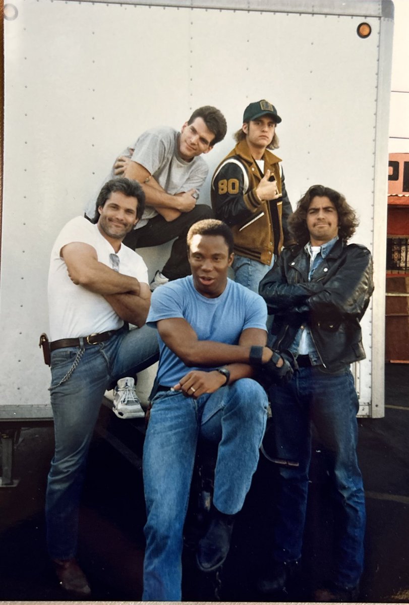 MarshallRTeague's tweet photo. Friday #Friday #FriYAY
oh SO FEELing THAT #FridayFEELing
especially after watching last night’s Ep of @JimmyKimmelLive w #GeorgeClooney & #JuliaRoberts
talking new #movie #TicketToParadise when they bring up his ‘pre fame’ #TvShow #SunsetBeat Ep #OneDownFourUP ..guess who’s down https://t.co/i0AYJxwLou