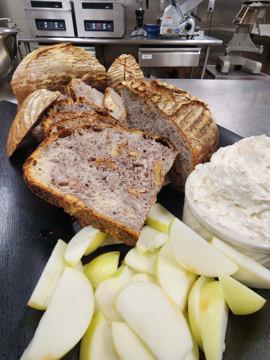 StevenTRobinso1's tweet image. Walnut bread. Mixing walnuts w your levain causes a chemical reaction making it purple. Pretty neat stuff. Served w an apple pie whipped butter, sliced apples off the tree out back. #cheflife #Bread #LearnToBake