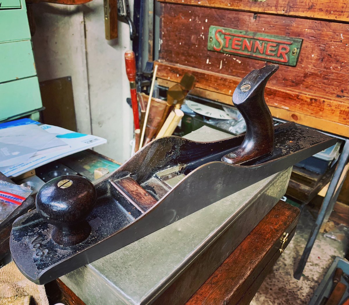 2016industrial's tweet photo. Started the restoration of a Stanley Bailey No6 type 7. Dating from 1893-1899. Itโs a bit rusty, but in general itโs in excellent condition. Itโs a great little find ๐๐ผ #workshop #oldtool #antique #antiquetools #restoration https://t.co/RFEtP2tDhj
