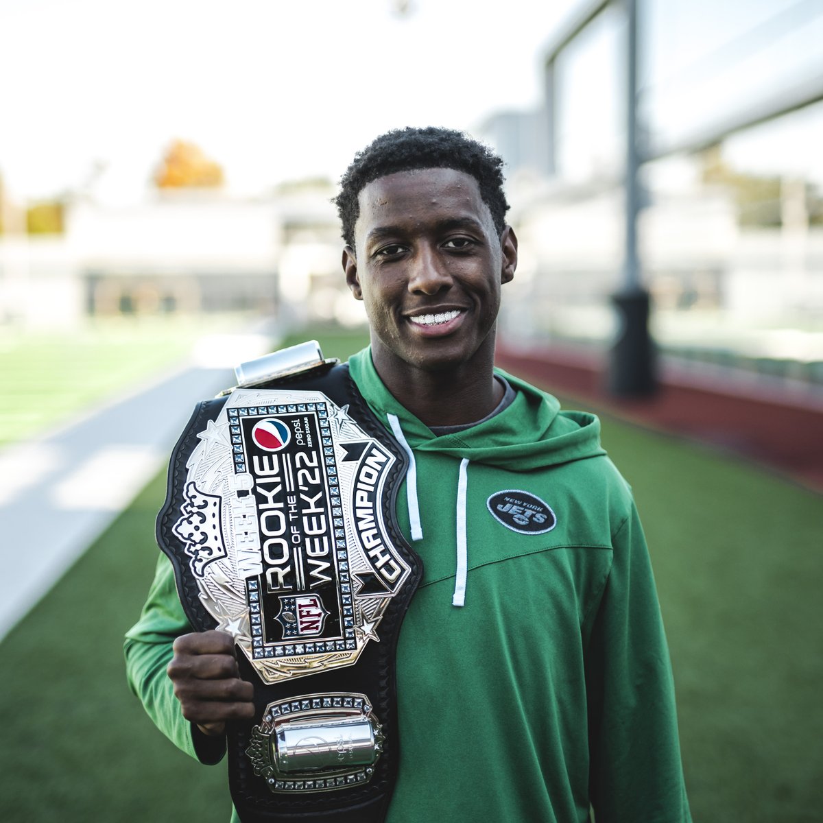 nyjets's tweet photo. 🏆 @iamSauceGardner https://t.co/9egcMgWQAs