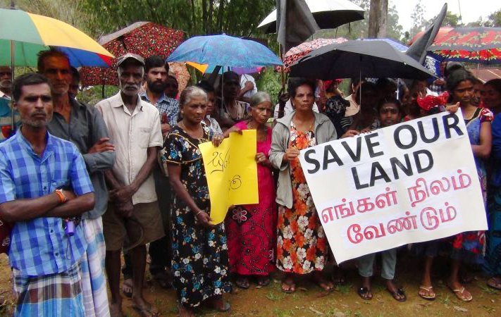 WedabimaL's tweet photo. Nawalapitiya, Bohil, Paranda #tea estate #workers demonstrated against allotment of 100 acres of state #plantation land to private.
@UnionProtect #SriLankaEconomicCrisis #Protestsl #Estateworker https://t.co/4CPb96oATG