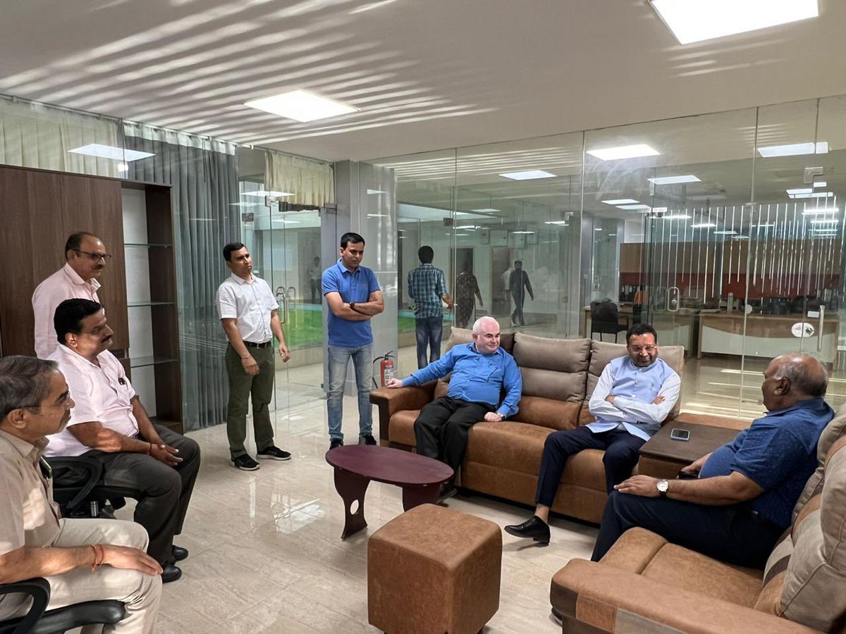 Miteshbhaibjp's tweet photo. આણંદ વેટનરી કોલેજ ખાતે એનિમલ બાયોટેકનોલોજી વિભાગ દ્વારા આયોજિત ગુજરાત બાયો ટેકનોલોજી રિસર્ચ સેન્ટર અને કામધેનુ યુનિવર્સિટીના સહયોગથી, ગુજરાત સરકારની “કૌશલ્ય યોજના” હેઠળ તાલીમનું આયોજન કરવામા આવેલ હતુ. આ પ્રસંગે સાંસદ શ્રી @Miteshbhaibjp ઉપસ્થિત રહ્યા હતા. https://t.co/KG0X631Nh0