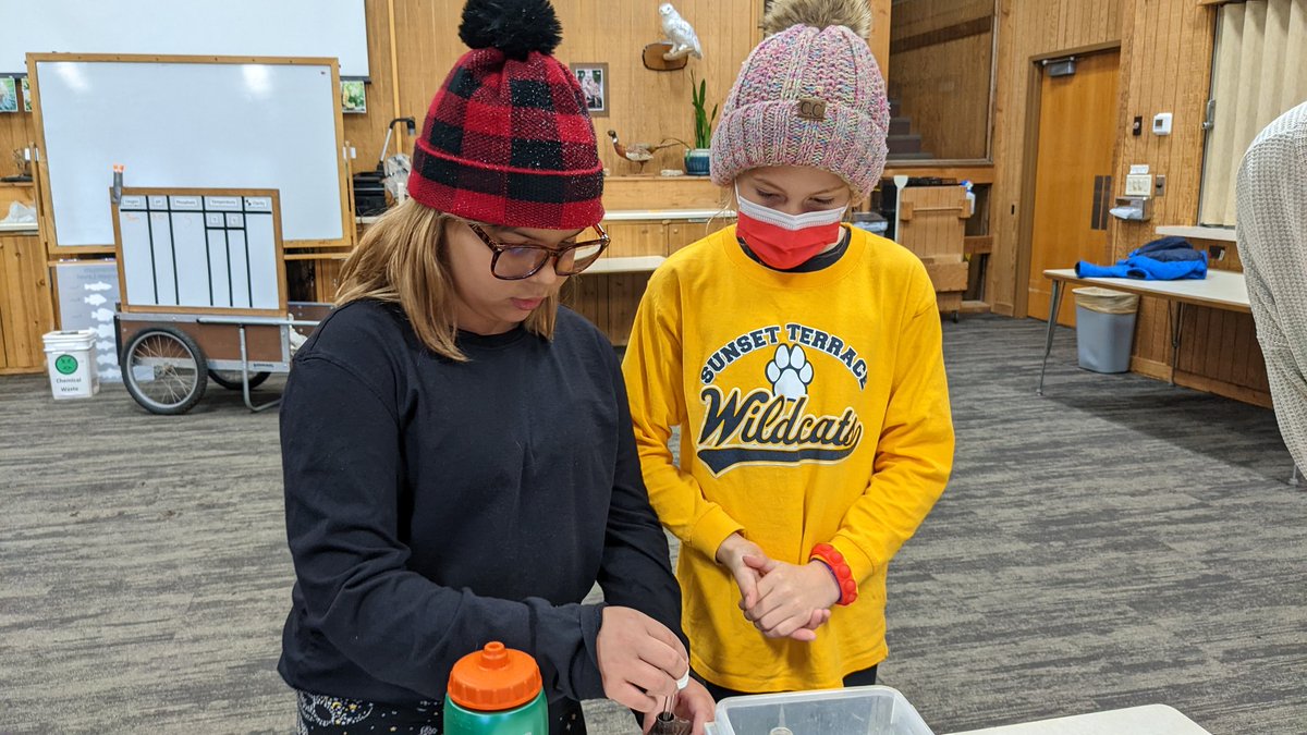 BeckyTri1's tweet photo. Fourth grade Quarry Hill trip was an amazing success! The kids got to taste the first snowflakes falling!  ❄️❄️❄️ @RPS535 #SunsetTerrace https://t.co/sd3uSnnPDn