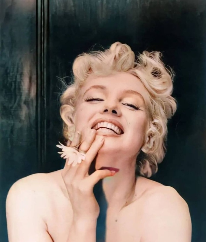MarilynSpirit's tweet photo. Be a little more you and a lot less them. https://t.co/ZviNtRDsmk
