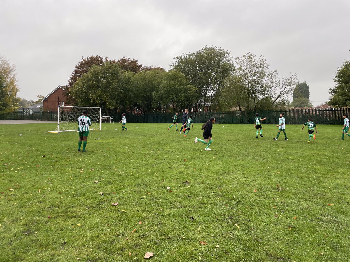 GreenacresYear5's tweet photo. On Wednesday, our Year 5/6 boys and girls enjoyed taking part in a football competition. They looked super smart in their brand new football kits. Thank you #tradecentreuk #kitclub β½οΈ @_dreambigsports https://t.co/lnEBHHXbHP