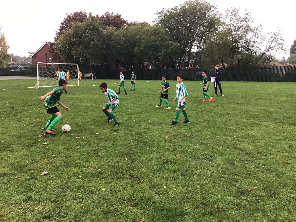 GreenacresYear5's tweet photo. On Wednesday, our Year 5/6 boys and girls enjoyed taking part in a football competition. They looked super smart in their brand new football kits. Thank you #tradecentreuk #kitclub β½οΈ @_dreambigsports https://t.co/lnEBHHXbHP
