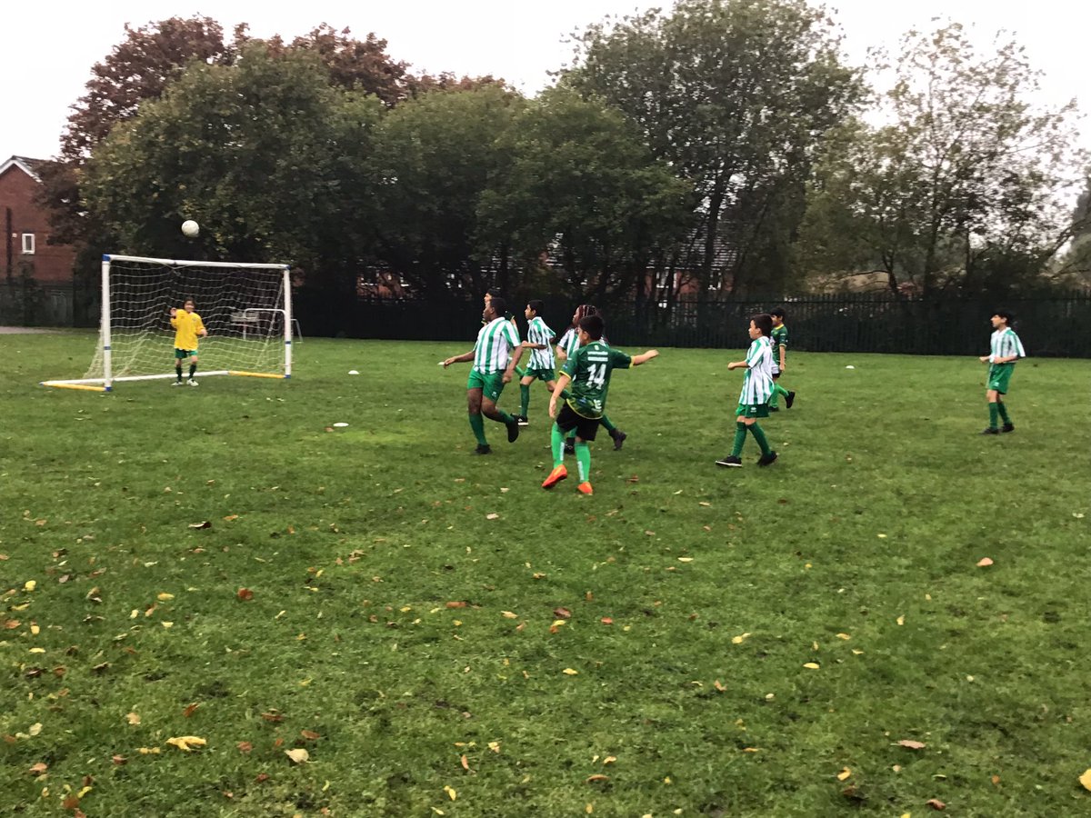 GreenacresYear5's tweet photo. On Wednesday, our Year 5/6 boys and girls enjoyed taking part in a football competition. They looked super smart in their brand new football kits. Thank you #tradecentreuk #kitclub β½οΈ @_dreambigsports https://t.co/lnEBHHXbHP