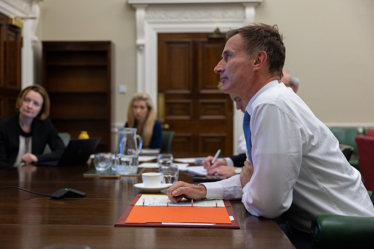 The Chancellor @Jeremy_Hunt has spoken to the Governor of the @bankofengland Andrew Bailey this evening. They discussed the importance of tackling global inflation, and their commitment to economic growth and fiscal discipline.