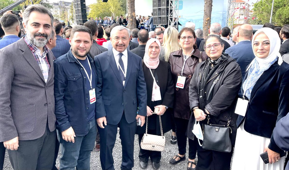 inciozeke's tweet photo. Zeytinburnu Millet Bahçesi'nin açılışını Cumhurbaşkanımız Sayın @RTErdogan'ın katılımıyla gerçekleştirdik.
Tüm İstanbullulara hayırlı olsun.@rbklndr @bbismailerdem https://t.co/DT5IwdvXDD