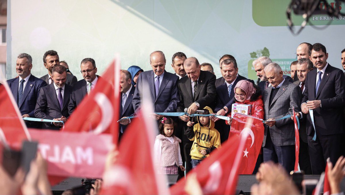 inciozeke's tweet photo. Zeytinburnu Millet Bahçesi'nin açılışını Cumhurbaşkanımız Sayın @RTErdogan'ın katılımıyla gerçekleştirdik.
Tüm İstanbullulara hayırlı olsun.@rbklndr @bbismailerdem https://t.co/DT5IwdvXDD