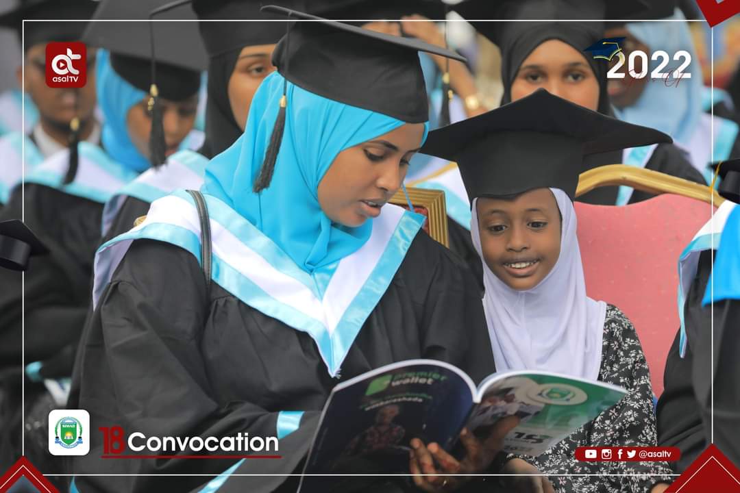 Amuun2017's tweet photo. 10- 10- 2022
Alxmdlillaah 
It is a happy day for me as I graduated from the university, I have achieved one of the goals of life,It is a great pleasure to have my daughter Adna Arwax attend my graduation ceremony.
Thank you so much my husband for your support and advice.@qayd2012 https://t.co/msDmNLFj2C