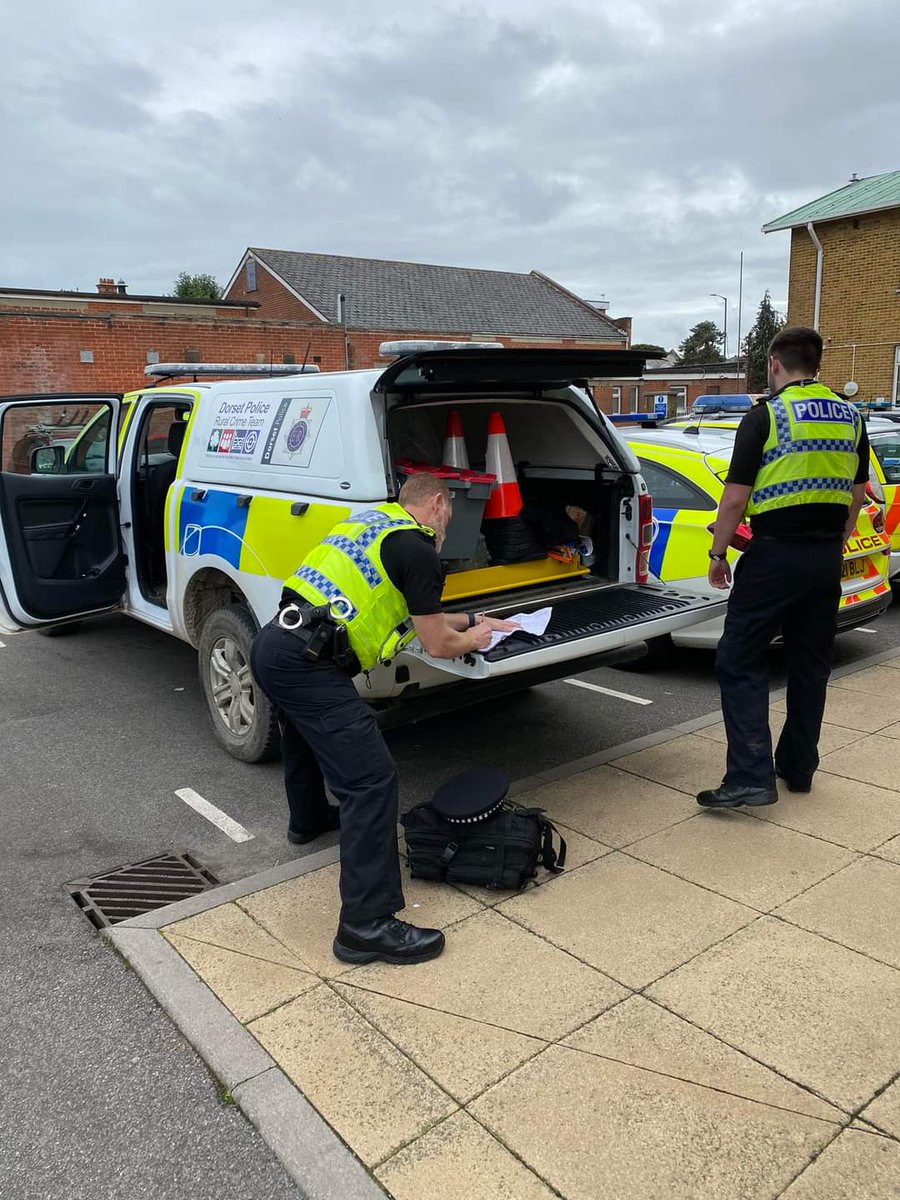 RuralCrimeTeam's tweet photo. #LatestNews

Officers have been gearing up to do a search following joint work with Norfolk Police. 

Shout out to @DorsetSpecials Rural Crime Officers who turned out to assist! 

Further updates to follow. 

#RuralCrime #PC350 #PC3069 #PC3063 #JointAction https://t.co/0IawgmshHQ