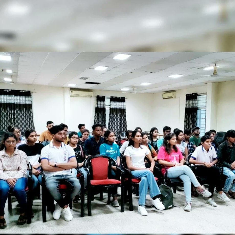 nssggcuCG's tweet photo. Orientation program conducted by NSS commerce and management unit of GGV. In which NSS program coordinator Dr. Dilip Jha gave detailed information about NSS to the volunteers. 
@NSSRDBhopal @_NSSIndia @askabir_ @YASMinistry @pankajsinghips @Anurag_Office @chakrawalalok https://t.co/ALasZJ4kdS