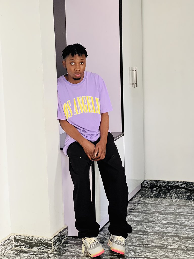 Trendymustrend's tweet photo. Boy Alone 💜🤫 https://t.co/AZHVKi0Tsi