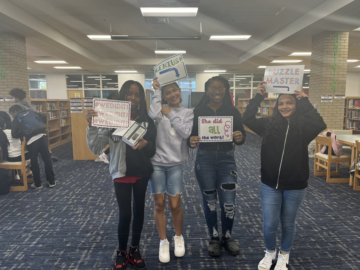 ShainaEducates's tweet photo. Closing out #HispanicHeritageMonth with these scholars from the winner’s circle!! #LearningInTheLue #TheLuellaWay #ROAR https://t.co/FXWXu3S97W