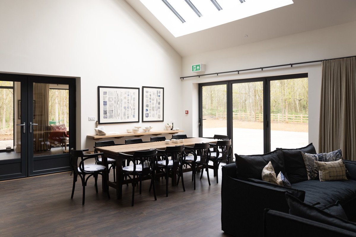 AccessibleHols1's tweet photo. New! Missy’s House near #Rutland is a large luxury property sleeping 10 with spectacular open-plan living space with floor-to-ceiling bi-fold doors, an accessible kitchen, and 3 wet-rooms. The dog-friendly house is set on the edge of a 70-acre wood 😊
https://t.co/xp2uuszoWU https://t.co/PYLXR6lesf