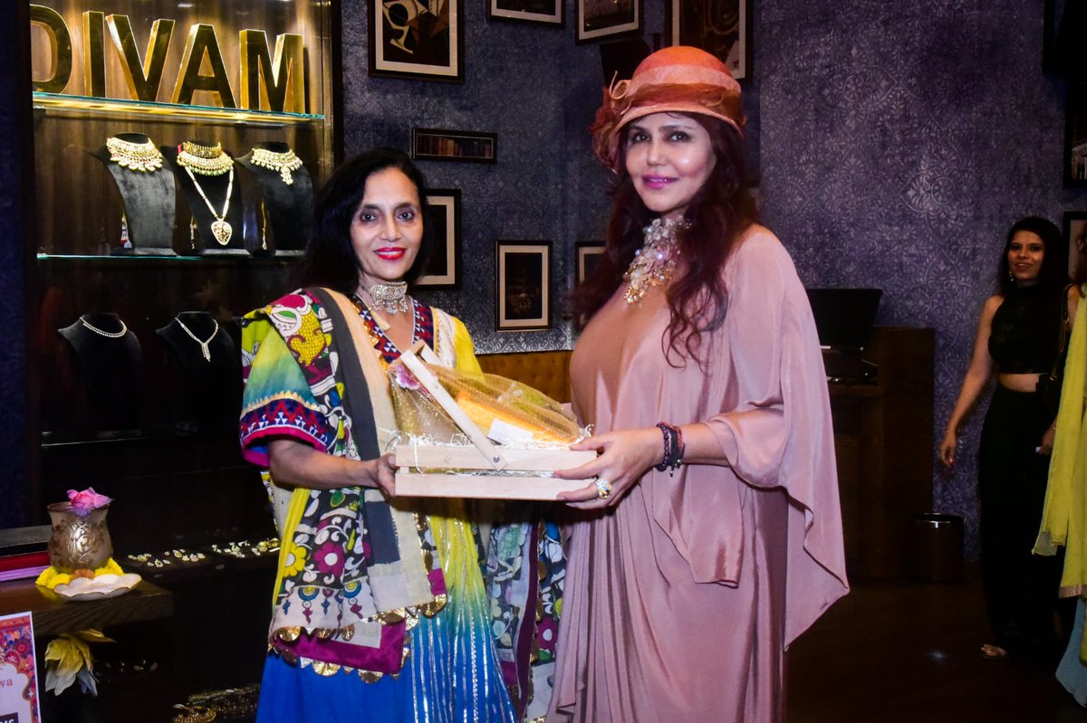 nishjamvwal's tweet photo. I just had such a blast this #karwachauth 
I danced I met some lovely ladies and i actually did the things that #tradition lays out for this day - as special guest for a #grand #KarwaChauth2022
#celebration #event 

 #nishajamvwal
#karvachauth2022  #traditional #Bhangda #dance https://t.co/GaVlhjvPtX