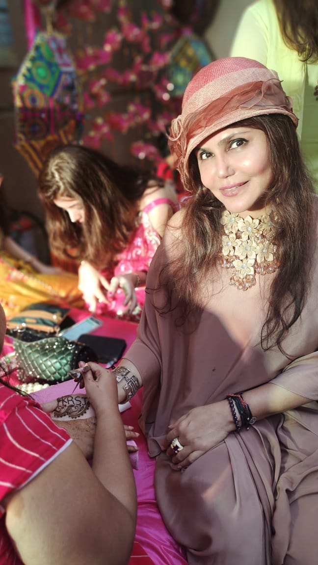 nishjamvwal's tweet photo. I just had such a blast this #karwachauth 
I danced I met some lovely ladies and i actually did the things that #tradition lays out for this day - as special guest for a #grand #KarwaChauth2022
#celebration #event 

 #nishajamvwal
#karvachauth2022  #traditional #Bhangda #dance https://t.co/GaVlhjvPtX