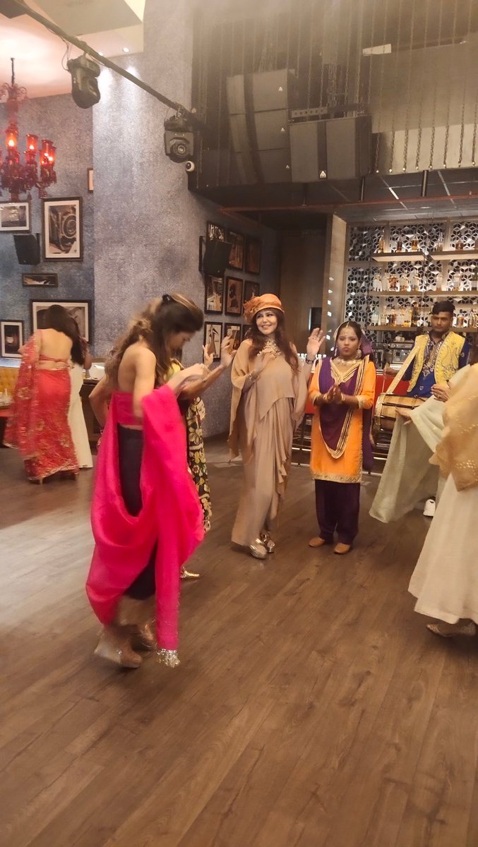 nishjamvwal's tweet photo. I just had such a blast this #karwachauth 
I danced I met some lovely ladies and i actually did the things that #tradition lays out for this day - as special guest for a #grand #KarwaChauth2022
#celebration #event 

 #nishajamvwal
#karvachauth2022  #traditional #Bhangda #dance https://t.co/GaVlhjvPtX