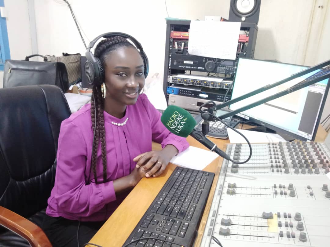 Salut ! Retrouvez moi tous les lundi, mercredi et vendredi dans les Matins de Ndèke Luka sur <a href="/RadioNdekeLuka/">Radio Ndeke Luka</a> pour échanger🎤🎤🎤 sur des sujets qui touchent notre société 📻🙏
<a href="/FondHirondelle/">Fondation Hirondelle</a> <a href="/VieDeDieu2/">Vie De Dieu</a>  <a href="/AbaloOuboule/">Ouboulè Abalo</a> <a href="/vianney_ingasso/">Vianney Ingasso</a> <a href="/NdotigaR/">Reine Fabienne Ndotiga</a> <a href="/RadioNdekeLuka/">Radio Ndeke Luka</a>