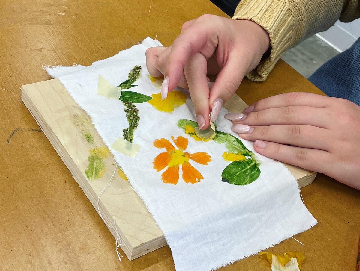 ballardartdept's tweet photo. We had a BLAST today at @uksavs SeeArt Workshops! Students created art in a variety of media led by University of Kentucky grad students and professors. Thanks for having us…looking forward to next year! 
🎨🖼🖌📸🎞💖 https://t.co/UY1FYnM2Nv