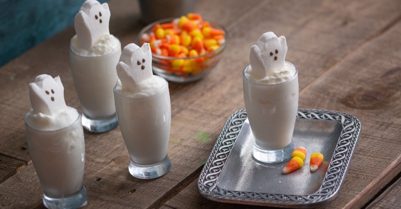 KegWorks's tweet photo. How about a round of spooky shots for your ghoulish friends?👻 Put the “BOO” in booze with these Ghostly Spirit Shooters made with vodka, white chocolate liqueur &amp; topped with a ghost peep. Get more frighteningly good Halloween drink ideas with our 10 Scary Good Cocktails!