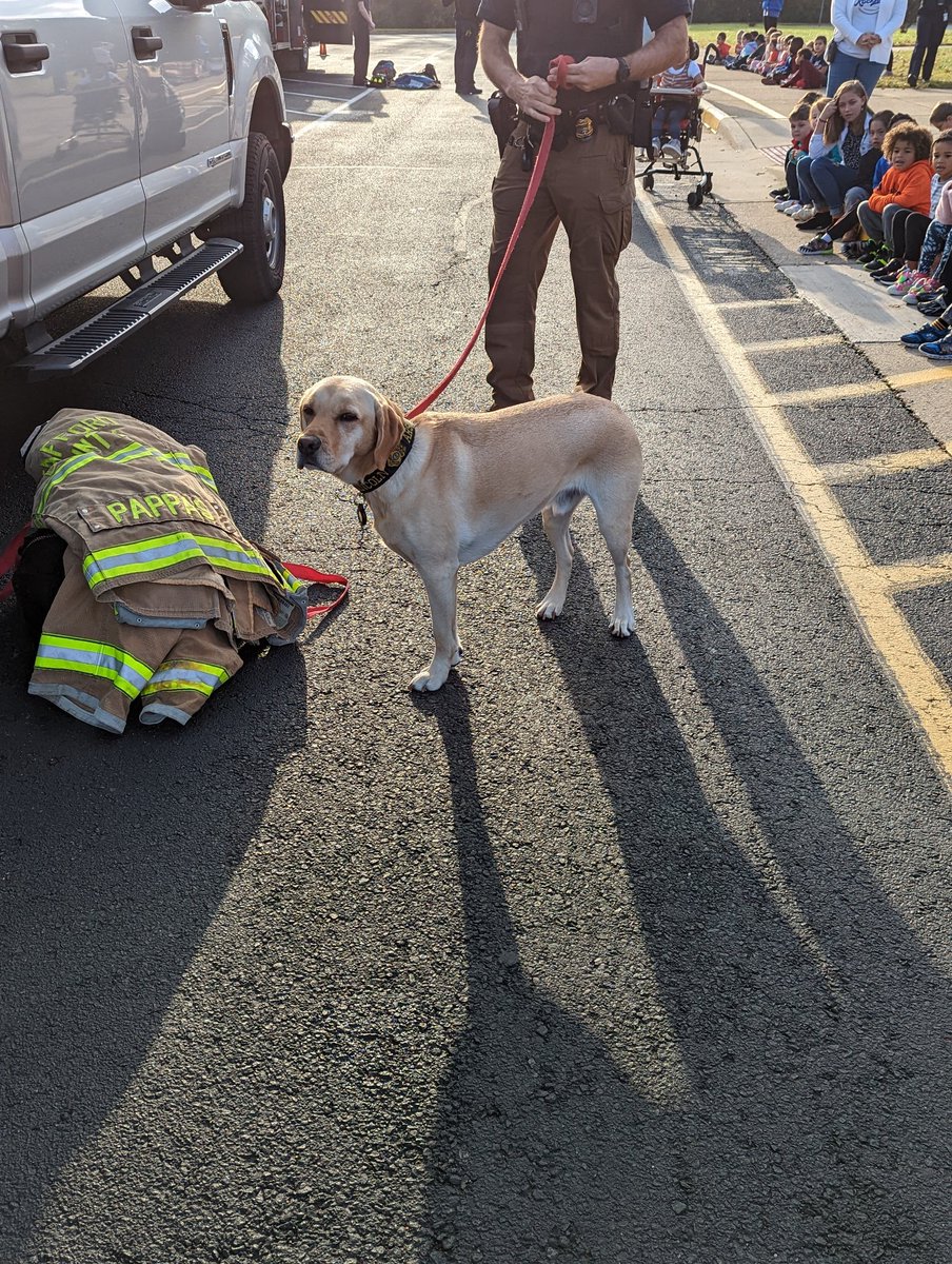 RESKinder1's tweet photo. Thank you station 8 of Stafford County Fire and Rescue for visiting our Kindergartners today! We loved the fire safety talk! #staffcofire #elevatestafford #reslearnleadsucceed #rockysden https://t.co/gO3I8JWlSM