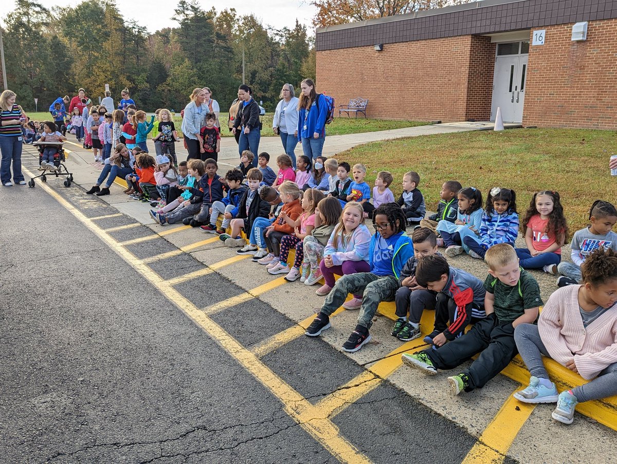 RESKinder1's tweet photo. Thank you station 8 of Stafford County Fire and Rescue for visiting our Kindergartners today! We loved the fire safety talk! #staffcofire #elevatestafford #reslearnleadsucceed #rockysden https://t.co/gO3I8JWlSM