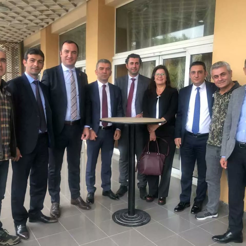 Bizi sahaya davet eden eğitimcilerimiz. Biz sizler için bir araya geldik. Haydi bu karara destek ol. 
#2KasımdaİşBırakıyoruz